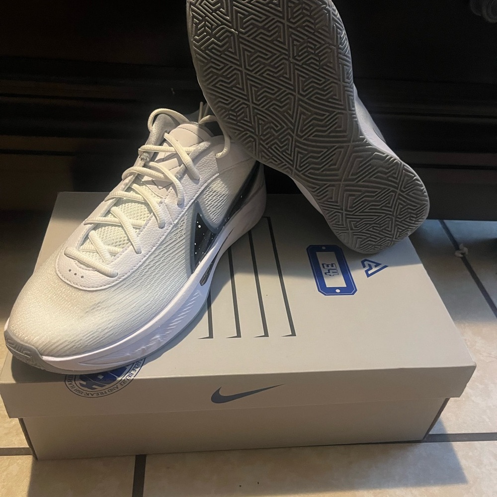 Nike White and Gray Athletic Freaks Giannis atentokoumpo